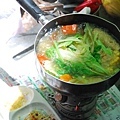 豆皮、蘿蔔、青菜，兩人一鍋，一百塊，周圍美景，無價。.jpg
