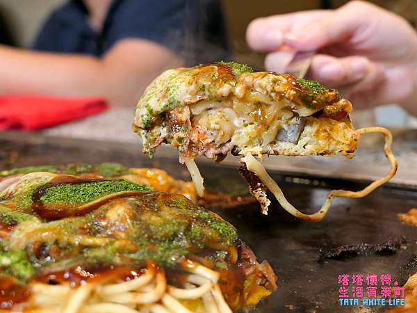 日本大阪美食 美津の大阪燒 米其林指南推薦餐廳 道頓堀人氣排隊名店 千日前商店街的美味大阪燒 還有好吃的摩登燒 中文菜單點餐方便 塔塔懷特 生活有樂町
