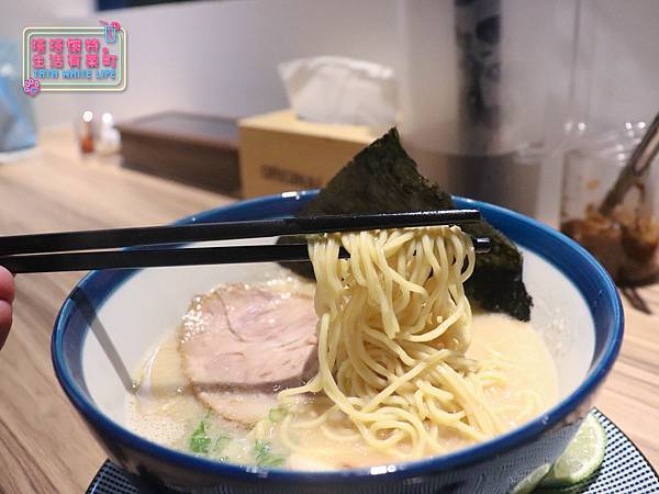 【台北新店區美食】Hiro%5Cs らぁ麵Kitchen新北新店店：來自日本的道地口味！吃過一次就難忘的超濃郁口感，豚骨拉麵與日式咖哩推薦！近新店捷運站，菜單價格介紹-5769.jpg