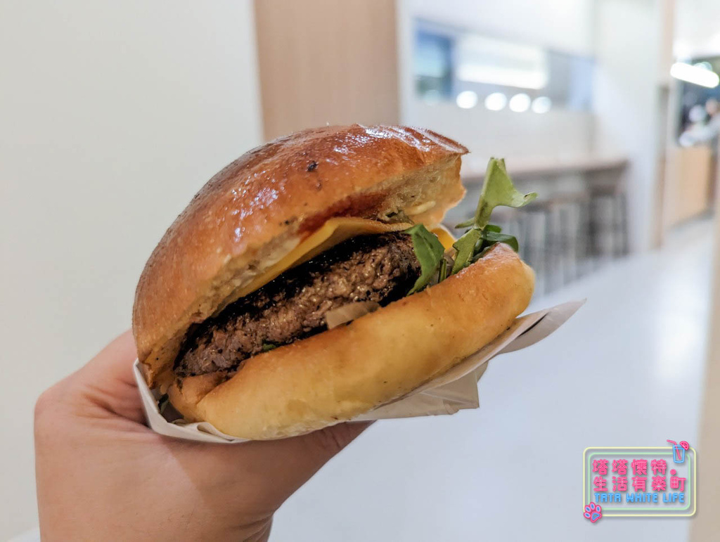 桃園青埔美食：1996 BURGER美式餐廳，青埔超好吃漢堡！聚餐餐廳推薦，附菜單價格資訊-25.jpg