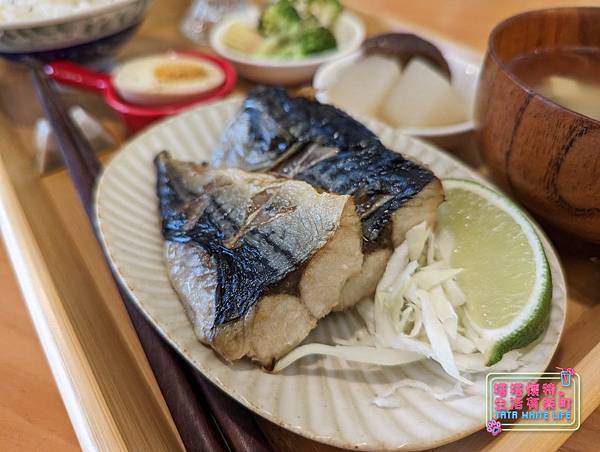 桃園青埔美食：青塘小橡，日式定食與下午茶推薦，馬鈴薯燉牛肉定食好好吃，肉桂捲必點，下午茶親子友善餐廳！(含菜單價格分享)-21.jpg