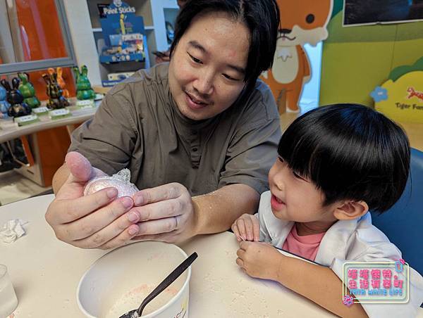 Tiger family親子課程:火山爆發超有趣實驗!STEAM手做課程分享!-14.jpg Tiger family親子課程:火山爆發超有趣實驗!STEAM手做課程分享!-14.jpg