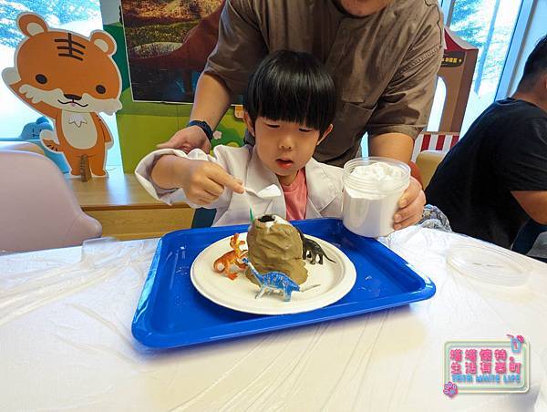 Tiger family親子課程:火山爆發超有趣實驗!STEAM手做課程分享,一起來參加恐龍驚奇科學派對!-37.jpg Tiger family親子課程:火山爆發超有趣實驗!STEAM手做課程分享,一起來參加恐龍驚奇科學派對!-37.jpg