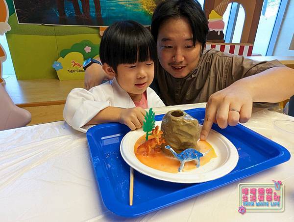 Tiger family親子課程:火山爆發超有趣實驗!STEAM手做課程分享,一起來參加恐龍驚奇科學派對!-32.jpg Tiger family親子課程:火山爆發超有趣實驗!STEAM手做課程分享,一起來參加恐龍驚奇科學派對!-32.jpg