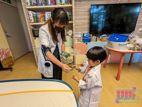 Tiger family親子課程:火山爆發超有趣實驗!STEAM手做課程分享,一起來參加恐龍驚奇科學派對!-39.jpg Tiger family親子課程:火山爆發超有趣實驗!STEAM手做課程分享,一起來參加恐龍驚奇科學派對!-39.jpg