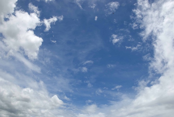 颱風來時的天空