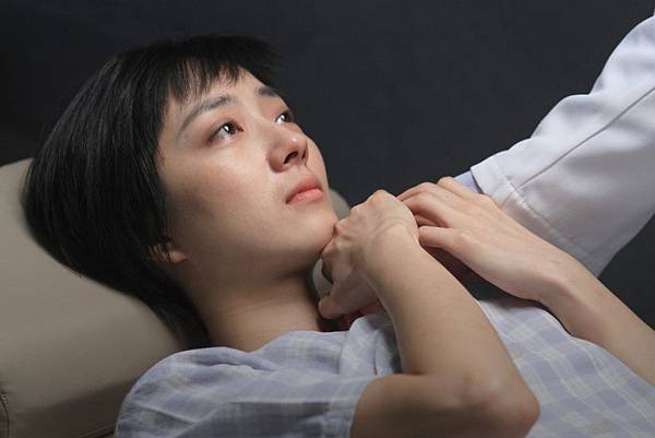 桂綸鎂、張震在《聖誕玫瑰》的第一場戲,就是整部電影中最關鍵的「性侵戲」04 桂綸鎂、張震在《聖誕玫瑰》的第一場戲,就是整部電影中最關鍵的「性侵戲」04