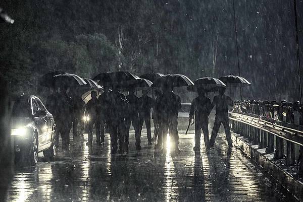雨夜大橋激戰.jpg 雨夜大橋激戰.jpg