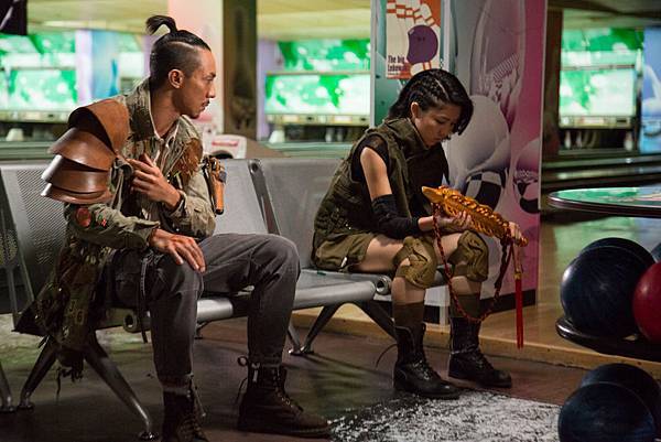 張繼聰在片中猛追白只的女友顏卓靈.jpg 張繼聰在片中猛追白只的女友顏卓靈.jpg