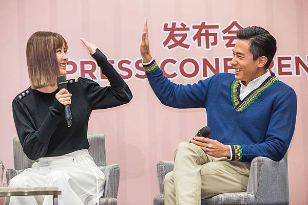 安心亞與陳泂江擊掌.jpg 安心亞與陳泂江擊掌.jpg