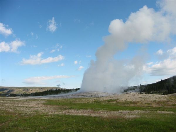 Yellowstone-Old Faithful 011.jpg