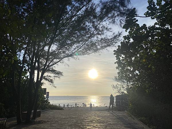 【淡水沙侖】淡水老街、渡淪、沙侖海灘 走走 @捷運淡水站