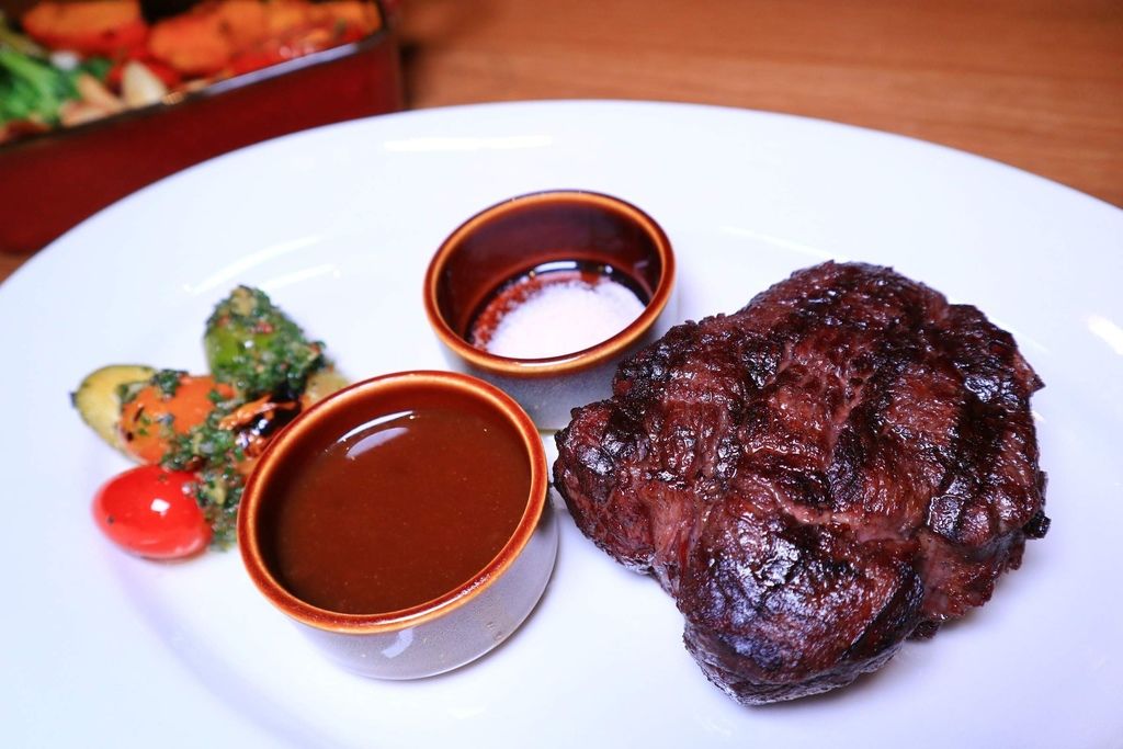 QUE原木燒烤餐廳