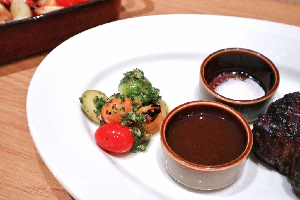 QUE原木燒烤餐廳