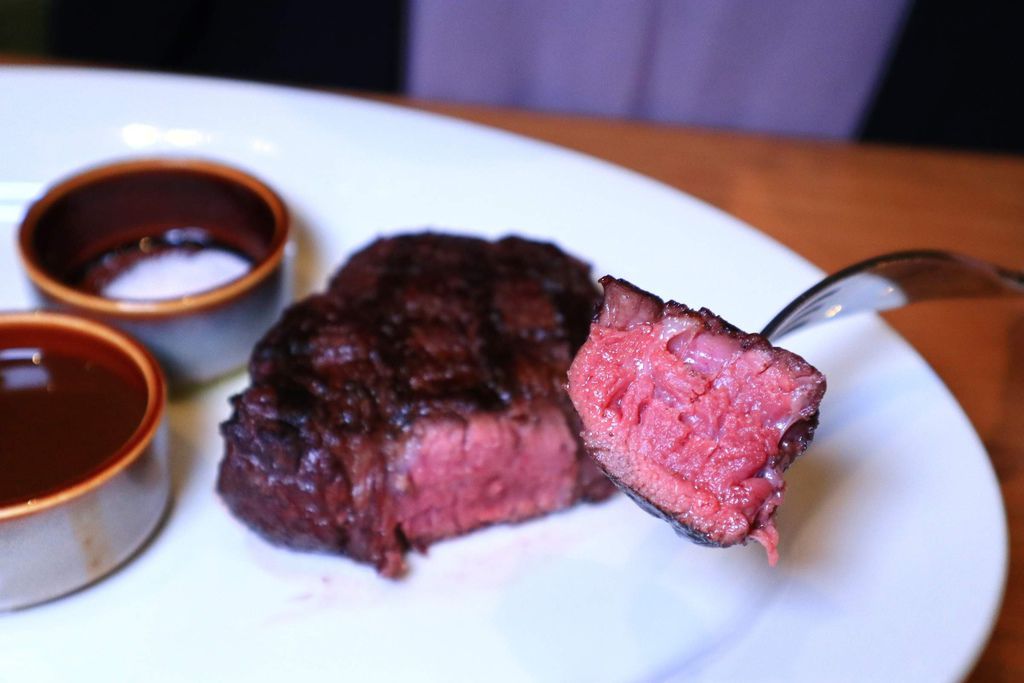 QUE原木燒烤餐廳