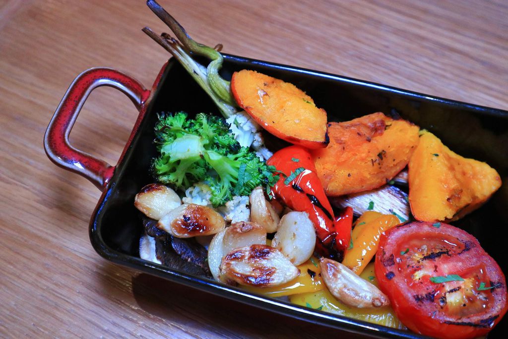 QUE原木燒烤餐廳