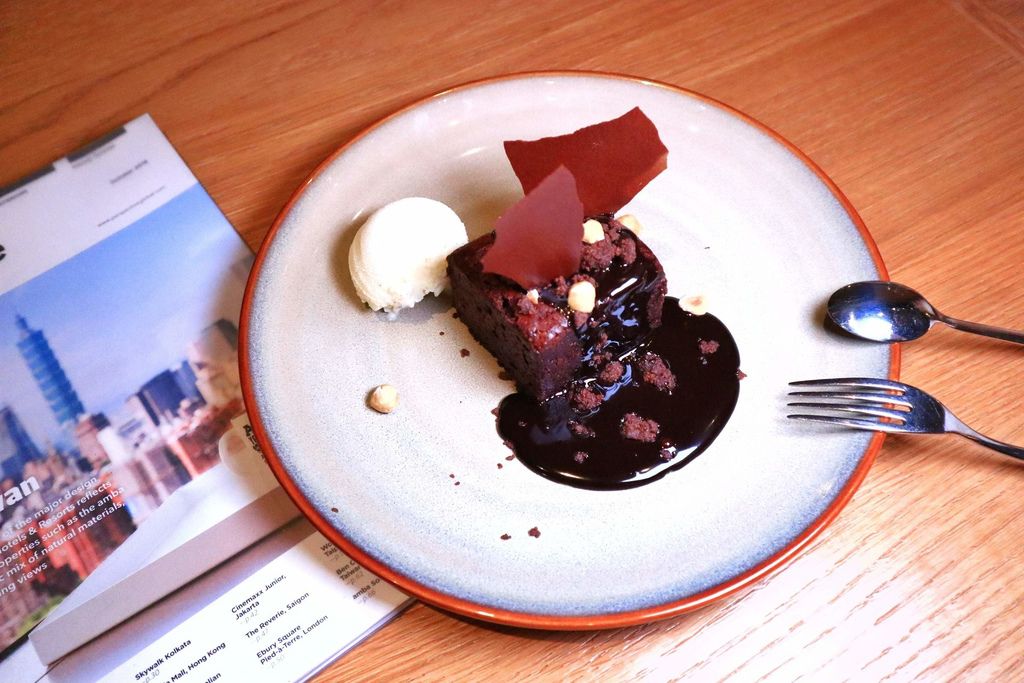 QUE原木燒烤餐廳