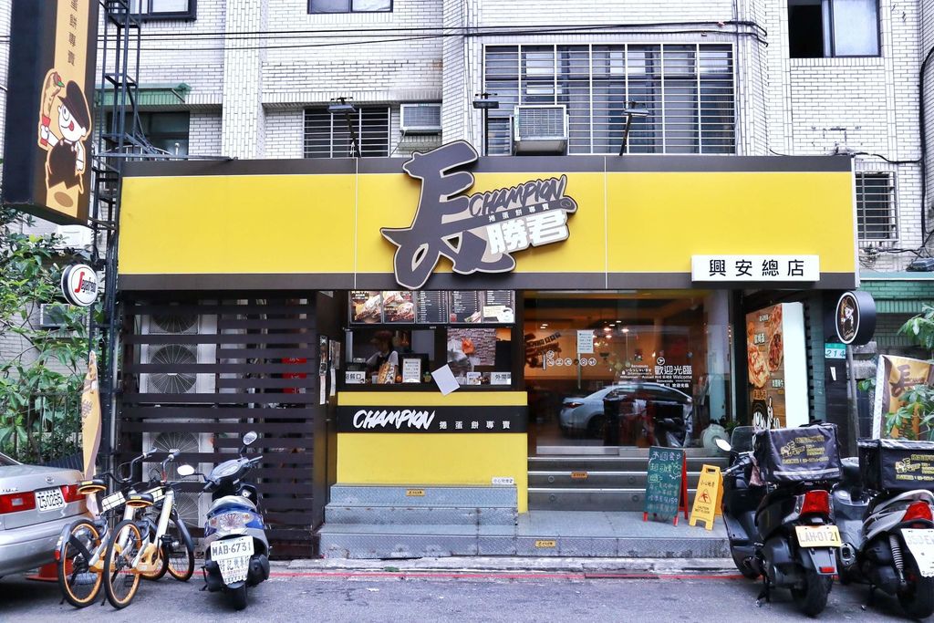 【台北南京復興】長勝君捲蛋餅專賣店,超吸睛30公分長的捲蛋餅 /台北蛋餅▲女子的休假計劃▼