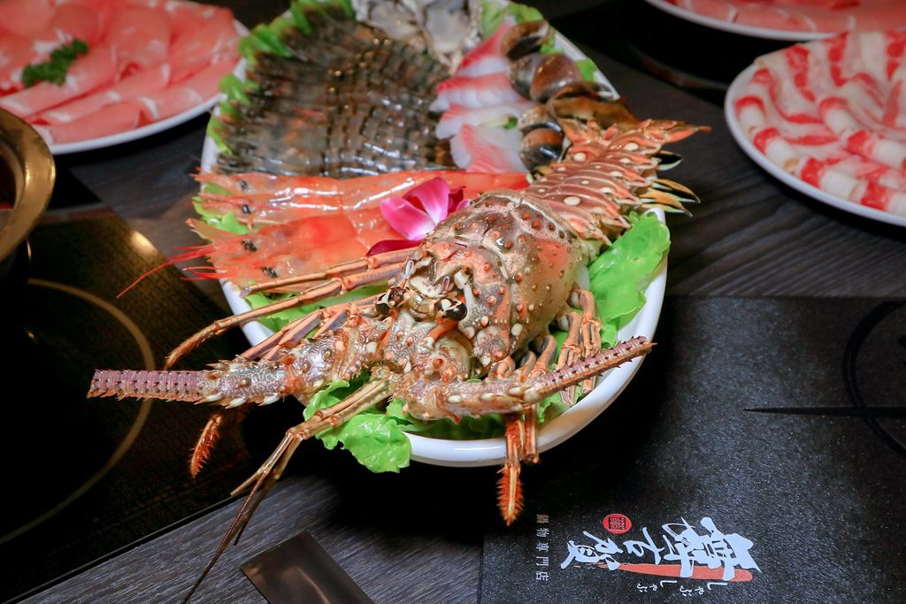 【高雄平日火鍋吃到飽】舞古賀涮涮屋天祥店:痛風蝦爆套餐澎派又新鮮,平價高級肉。