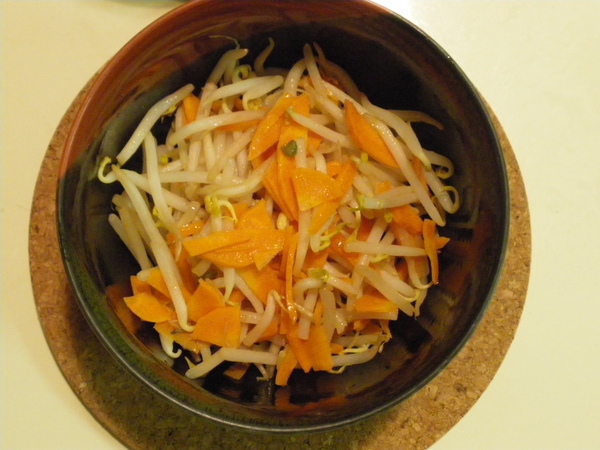 豆芽菜炒紅蘿蔔