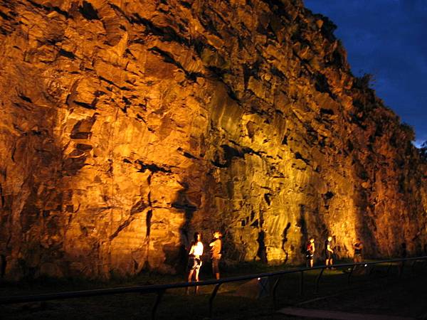 Kangaroo_Point_Cliffs.jpg