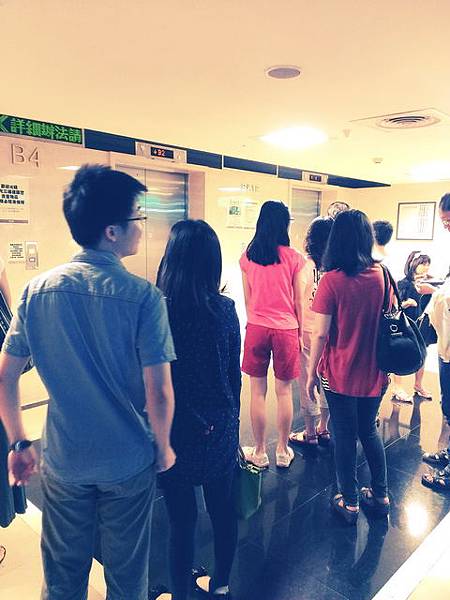 沒有風雨的颱風，逛街