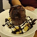 巧克力冰淇淋（不甜耶好吃！）