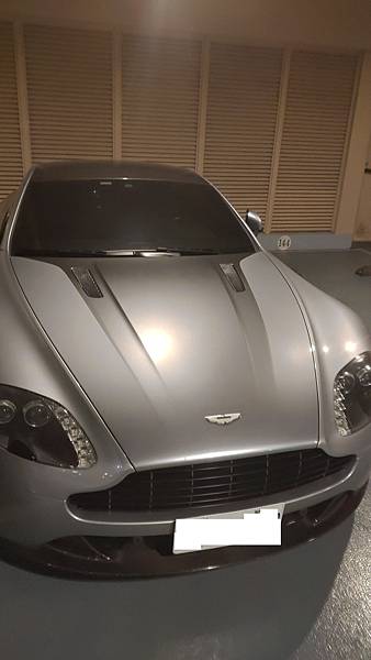 aston martin .2.jpg