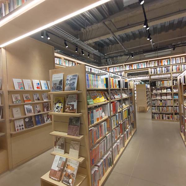 蔦屋書店桃園 (18).jpg