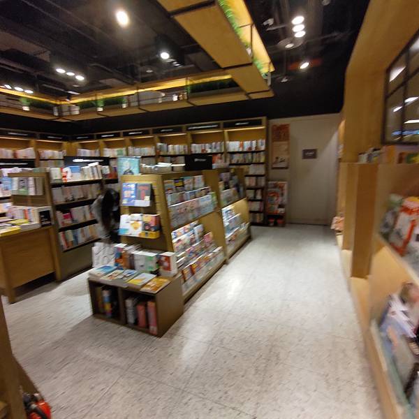 誠品生活亞東醫院店 (13).jpg