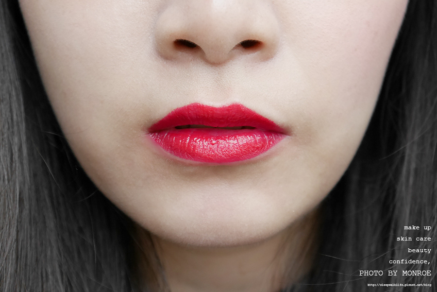 2015-beauty favorites -22-ysl-lipstick-64-fuchsia danger