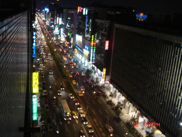 夜晚的忠孝東路