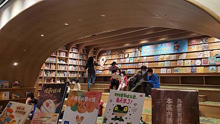台北 鳶屋書店： 南港City link分店/ 兒童閱讀區/