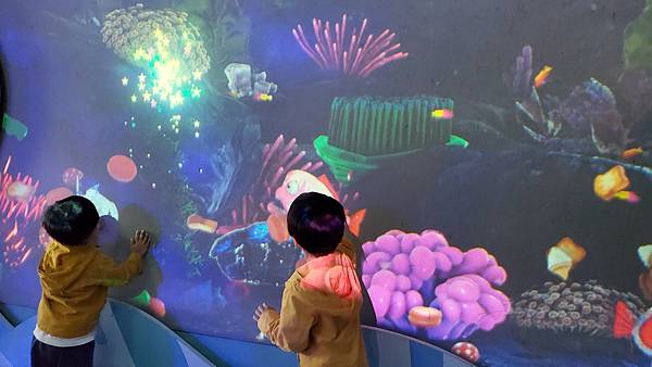 基隆 潮境智能海洋館：遊玩用餐一條龍/ 無敵海景/ 互動遊戲