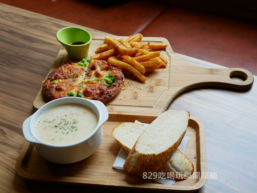 台中西屯區夏帕義大利麵-逢甲店｜逢甲大學附近聚餐、下午茶甜點分量多又平價CP值高舒芙蕾 (10).png