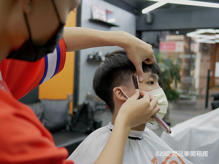 【台中西區男生剪髮】正統美式風格男士理髮廳Homecoming barbershop｜洗髮、造型理髮、修眉毛一次搞定｜一口價800元搞定  (4).png