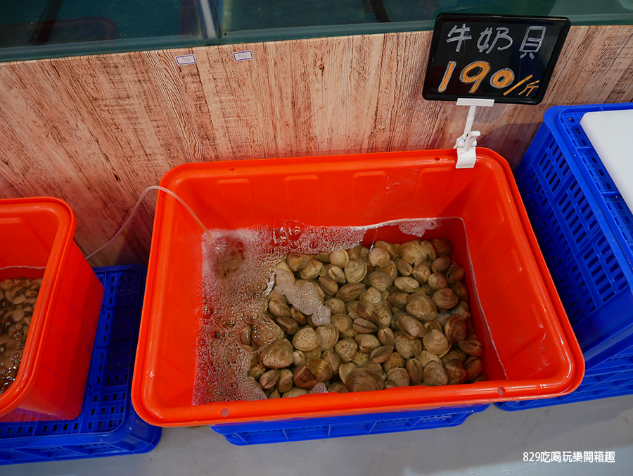 【台中南屯生鮮水產】村井水產｜活體帝王蟹、龍蝦、谷關鱒魚多種超人氣海鮮｜現點現做的生魚片與炙燒壽司｜日本進口的各式醬料、零食、酒類、一蘭拉麵禮盒｜年菜、火鍋、烤肉食材採買好地方 (8).png