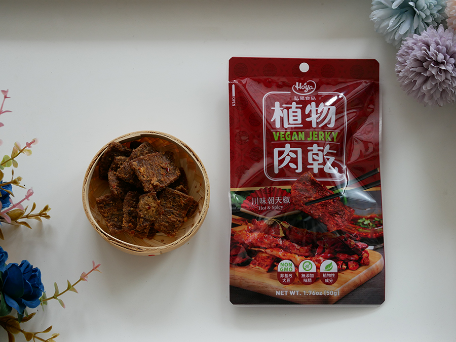 【宅配美食】HOYA弘陽食品-植物肉乾｜川味朝天椒、泰式檸檬、法式松露、韓式辣雞四種口味一次滿足｜追劇必備的零食｜年節素食禮盒推薦｜ (9).png