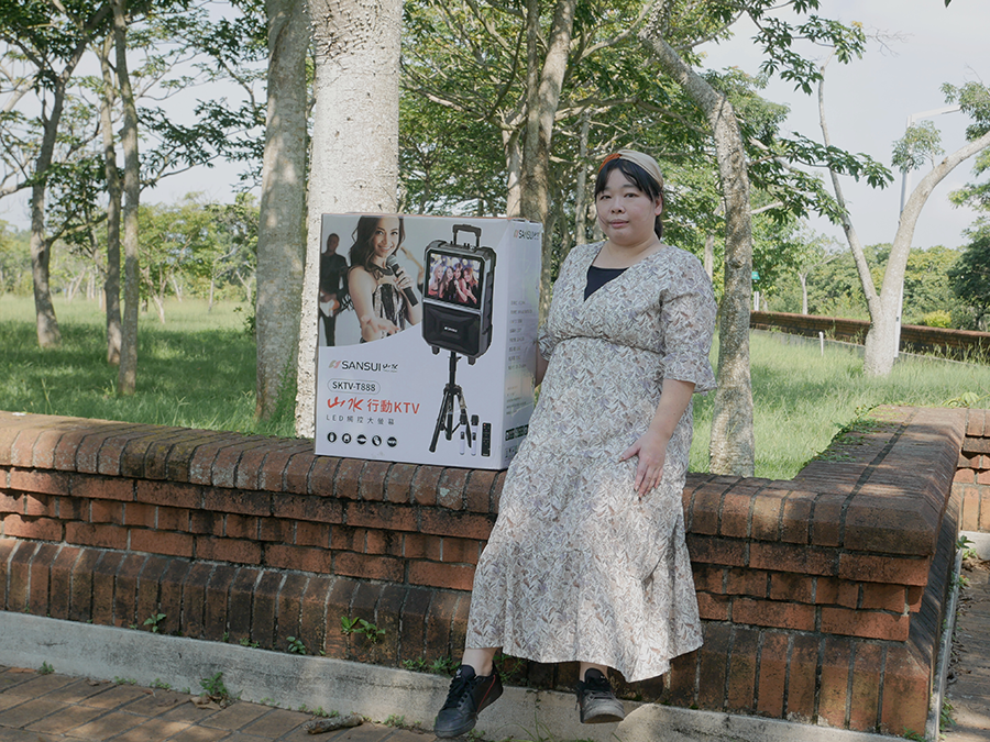 【開箱】SANSUI山水行動KTV(SKTV-T888)|15吋觸控螢幕|支援WIFI上網可用APP點歌|拉桿設計走到哪唱到哪|居家、戶外露營唱歌好幫手 (1).png 【開箱】SANSUI山水行動KTV(SKTV-T888)|15吋觸控螢幕|支援WIFI上網可用APP點歌|拉桿設計走到哪唱到哪|居家、戶外露營唱歌好幫手 (1).png