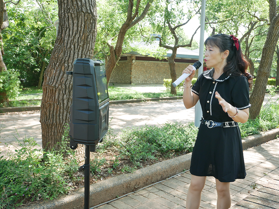 【開箱】SANSUI山水行動KTV(SKTV-T888)|15吋觸控螢幕|支援WIFI上網可用APP點歌|拉桿設計走到哪唱到哪|居家、戶外露營唱歌好幫手 (21).png 【開箱】SANSUI山水行動KTV(SKTV-T888)|15吋觸控螢幕|支援WIFI上網可用APP點歌|拉桿設計走到哪唱到哪|居家、戶外露營唱歌好幫手 (21).png