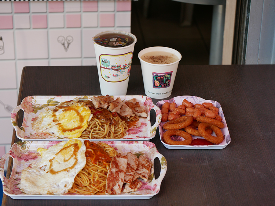 【台中太原火車站美食】尙省鐵板麵｜從下午茶一路吃到宵夜場的太原路小吃｜大份量的鐵板麵吃得很滿足｜還有人氣炸物小肉豆、洋蔥圈｜foodpanda、ubereats外送 (19).png