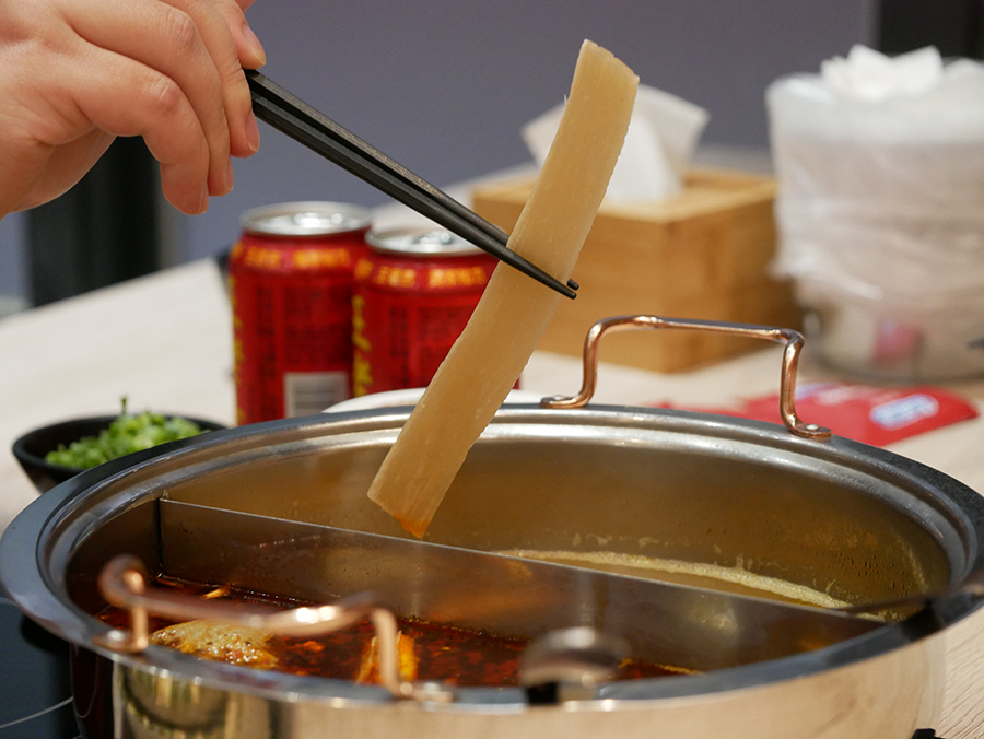 【台中中科美食推薦】餉串串｜ 一串只要10元！正宗川味麻辣串串鍋、麻辣牛油鍋底越煮越涮嘴｜好友聚餐首選 (23).png