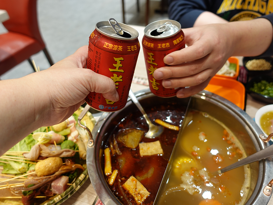 【台中中科美食推薦】餉串串｜ 一串只要10元！正宗川味麻辣串串鍋、麻辣牛油鍋底越煮越涮嘴｜好友聚餐首選 (11).png