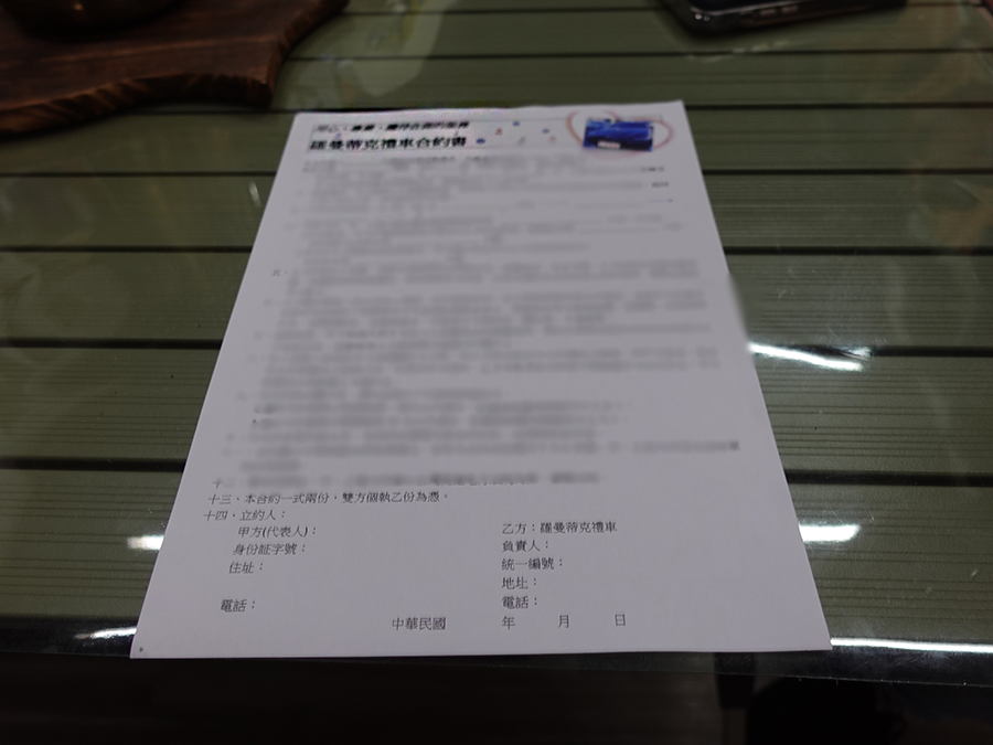 【台中結婚禮車出租】羅曼蒂克結婚禮車｜BMW、賓士、法拉利結、瑪莎拉蒂超跑多種車款選擇｜客製化車頭綵、星光紅地毯、不收司機禮還可以刷卡分期｜專業服務完成新人夢想又氣派的婚禮 (1).png