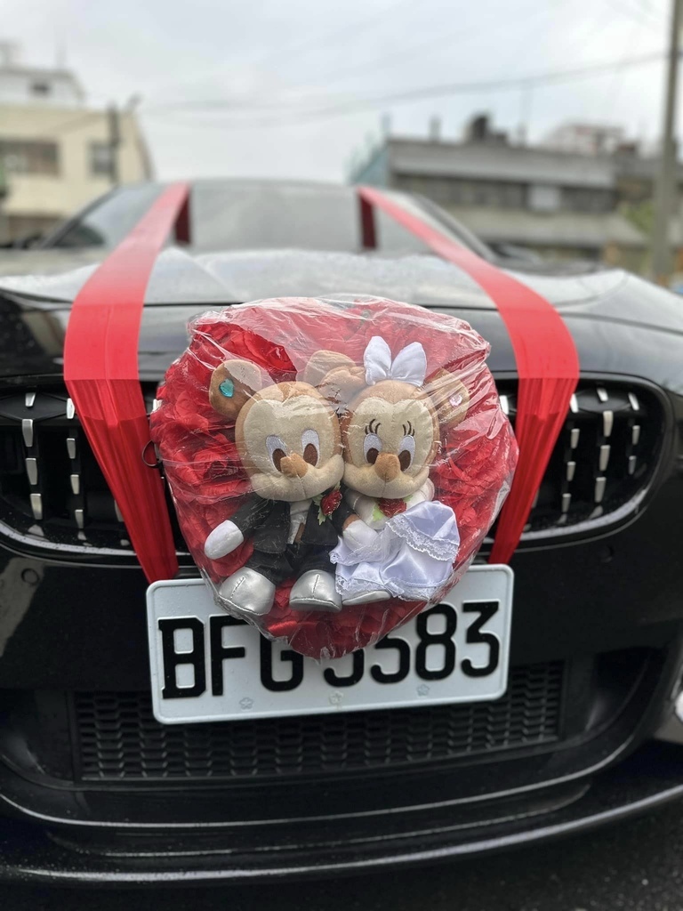 【台中結婚禮車出租】羅曼蒂克結婚禮車｜BMW、賓士、法拉利結、瑪莎拉蒂超跑多種車款選擇｜客製化車頭綵、星光紅地毯、不收司機禮還可以刷卡分期｜專業服務完成新人夢想又氣派的婚禮 (3).jpg