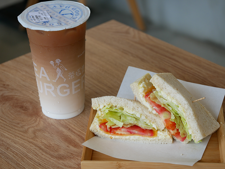 【台中豐原美食】茶喀堡豐原店｜車站附近的早午餐輕食｜人氣推薦熔岩起士牛肉堡｜大口咬下肉汁淋漓搭配濃郁的起司一吃就上癮 (1).png