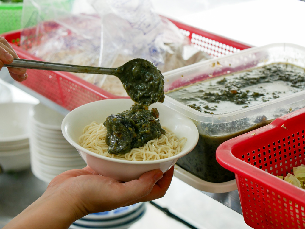 【台中北屯捷運美食】劉漣麵｜招牌三色飯皮蛋尬辣肉醬與經典肉燥的全新組合 三種口味一次滿足!｜昌平路商圈高CP 值銅板美食！特色皮蛋料理多樣選擇 (6).jpg