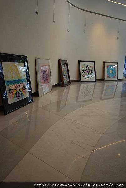 201110畫展-佈展-04.JPG