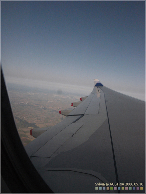 從維也納起飛後，想拍張這個城市俯瞰的樣子.不過...算了.jpg - 2008.09維也納自由行