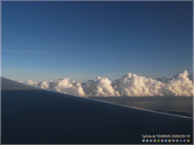 海洋上很可愛的雲層ㄟ.jpg - 2008.09維也納自由行
